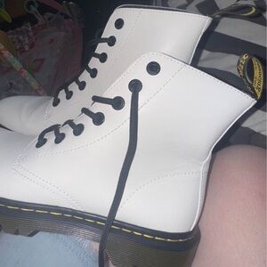 women's white Dr Martens like new